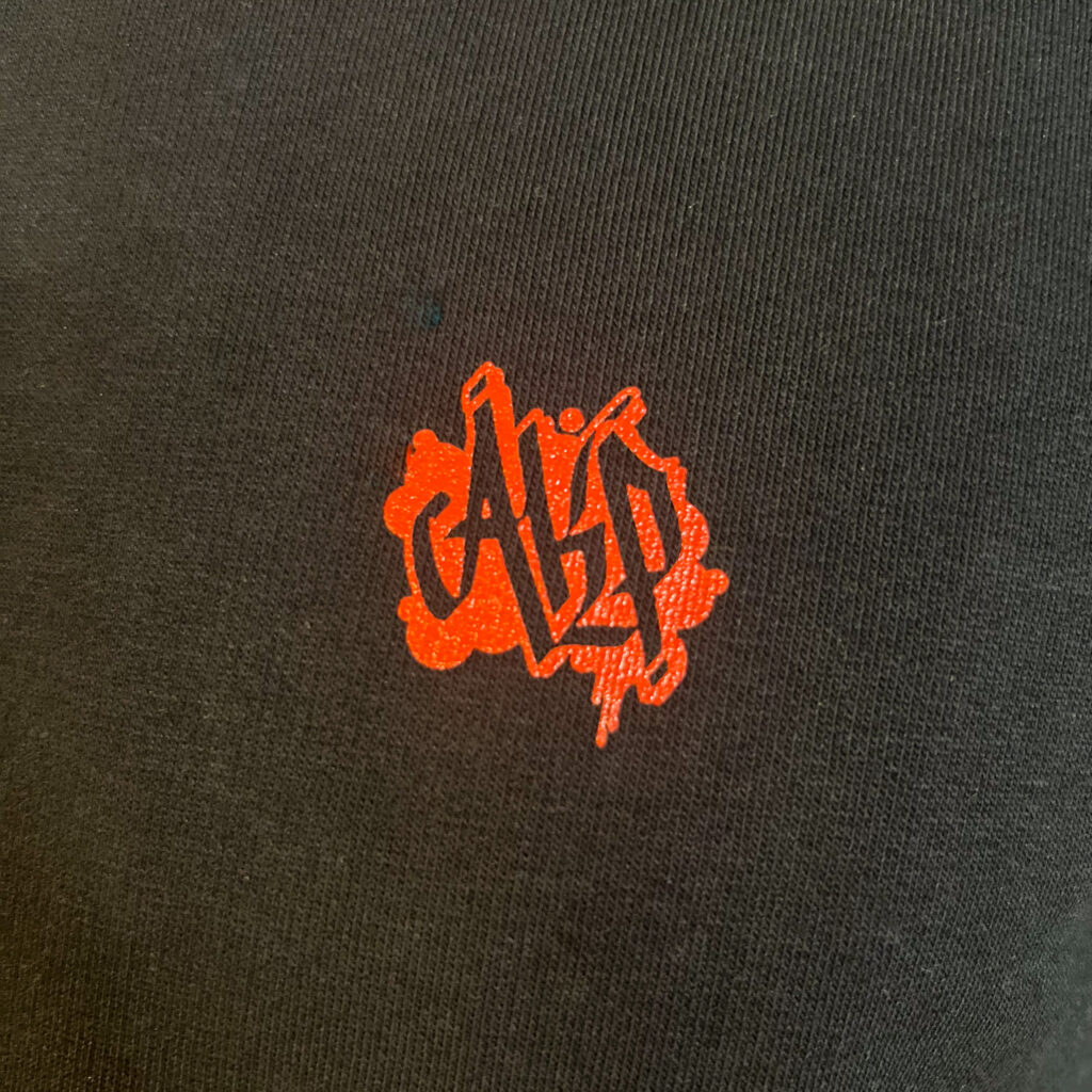 Pull AKP noir, détail