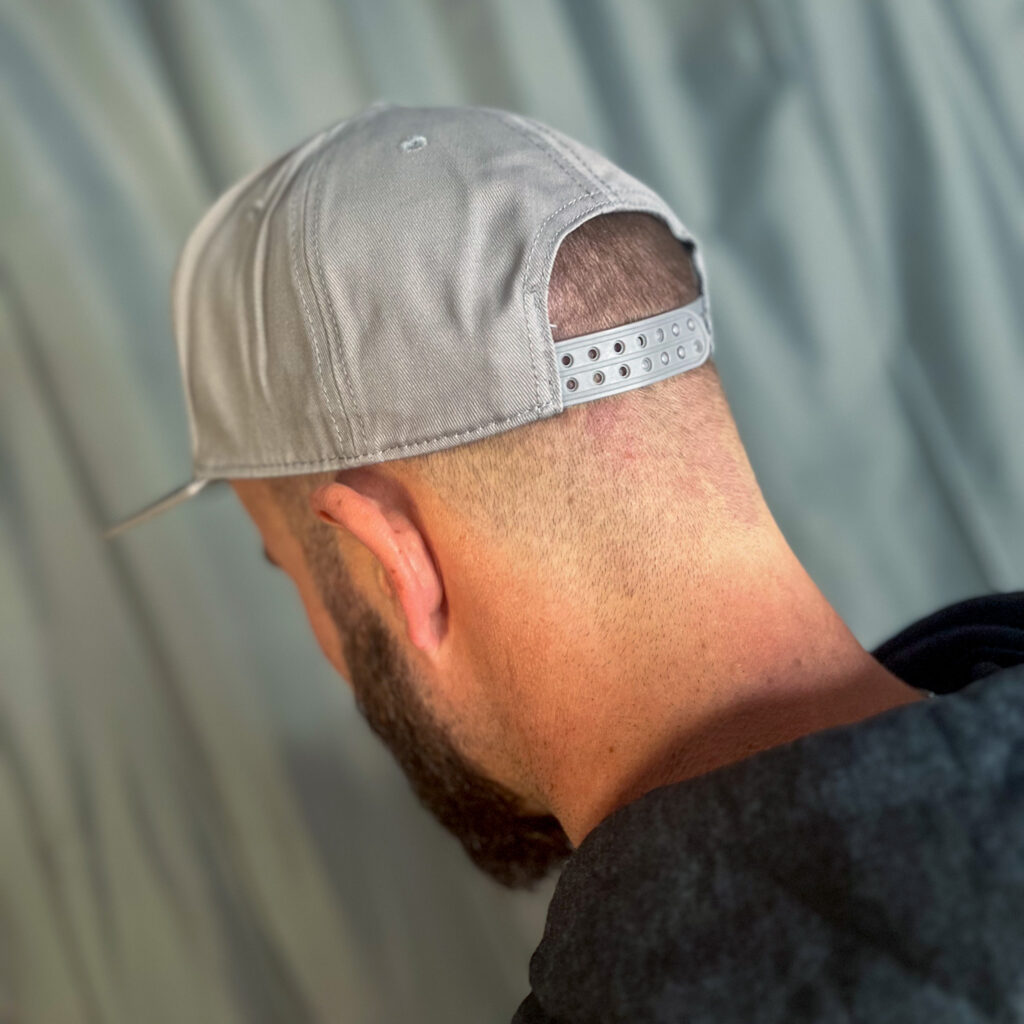 Casquette AK PROD, vue de profil